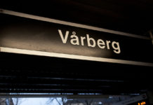 Vårberg stationsskylt