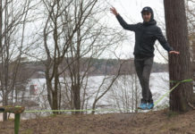 Riggade slackline vid Mälarhöjdsbadet och övade balansgång Balansband