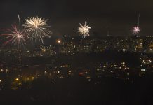 Nyårsfyrverkeri sett från Vårbergstoppen