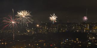 Nyårsfyrverkeri sett från Vårbergstoppen