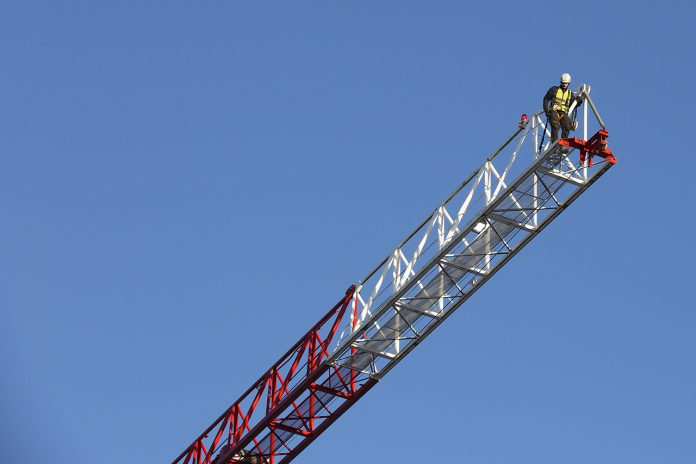 Kranbesiktning Vita Liljans Väg Byggkranen besiktas.