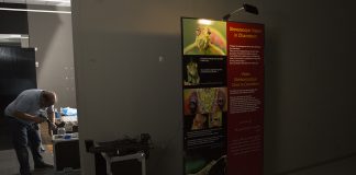 Belysning för hologramutställning.